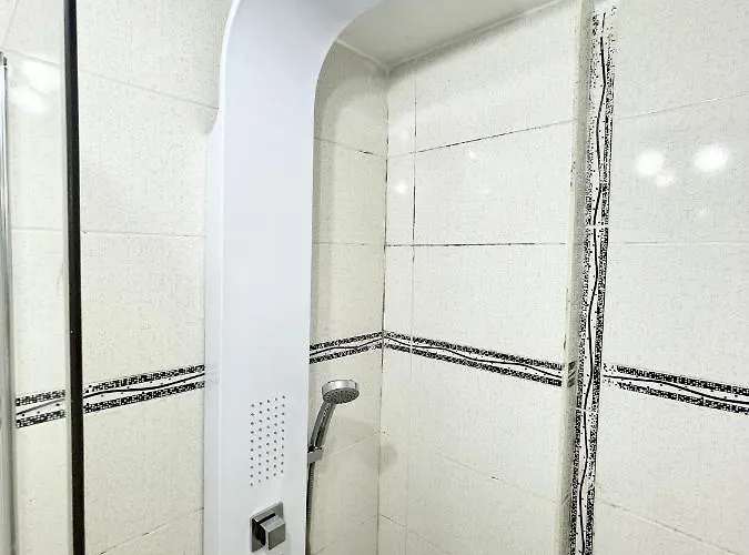 Apartment Metropolitan Retreat - Half Ground Level With Windows - Demisol Bucharest