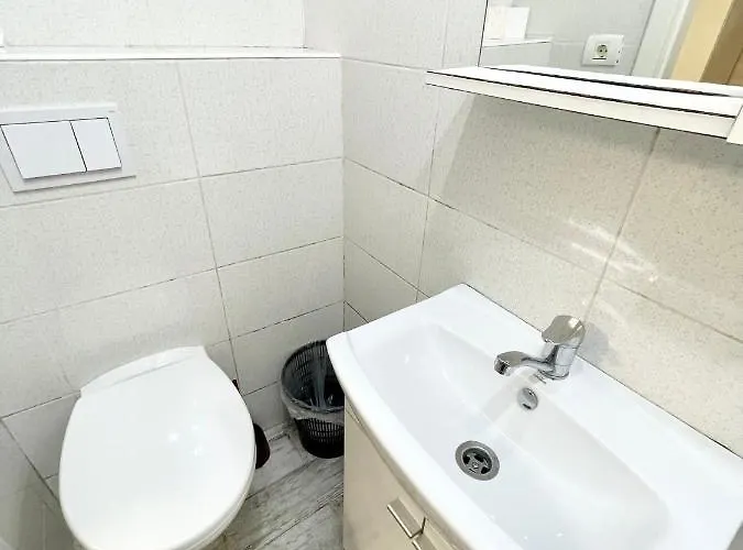 Apartment Metropolitan Retreat - Half Ground Level With Windows - Demisol