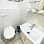 Apartamento Metropolitan Retreat - Half Ground Level With Windows - Demisol
