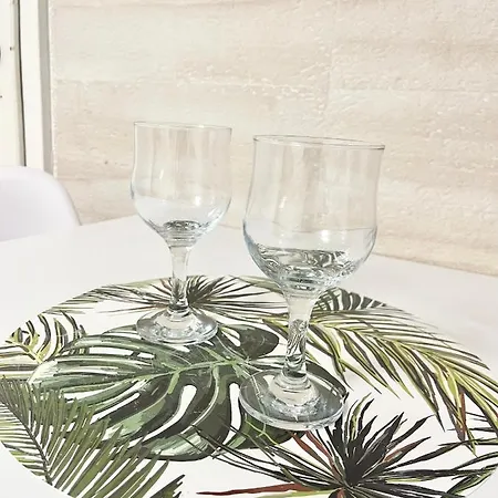 Metropolitan Retreat - Half Ground Level With Windows - Demisol Apartamento *