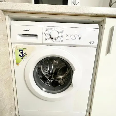 Metropolitan Retreat - Half Ground Level With Windows - Demisol Appartamento