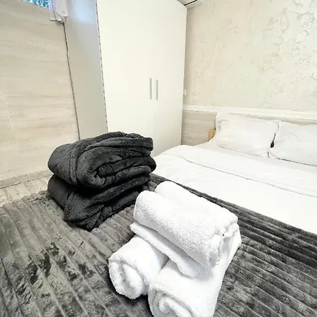 Metropolitan Retreat - Half Ground Level With Windows - Demisol Apartamento *