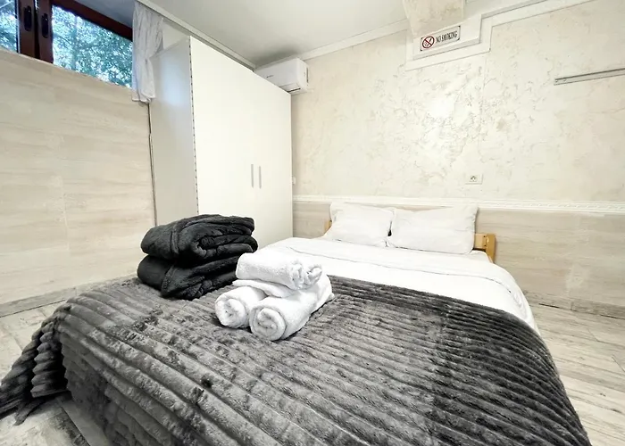 Metropolitan Retreat - Half Ground Level With Windows - Demisol * Bucureşti