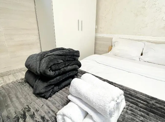 Metropolitan Retreat - Half Ground Level With Windows - Demisol Apartamento *