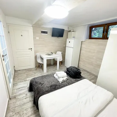 Metropolitan Retreat - Half Ground Level With Windows - Demisol Bükreş