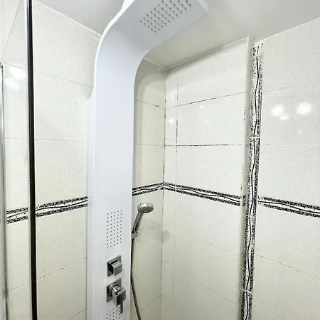 Appartement Metropolitan Retreat - Half Ground Level With Windows - Demisol Boekarest