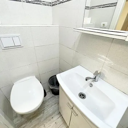 Appartement Metropolitan Retreat - Half Ground Level With Windows - Demisol